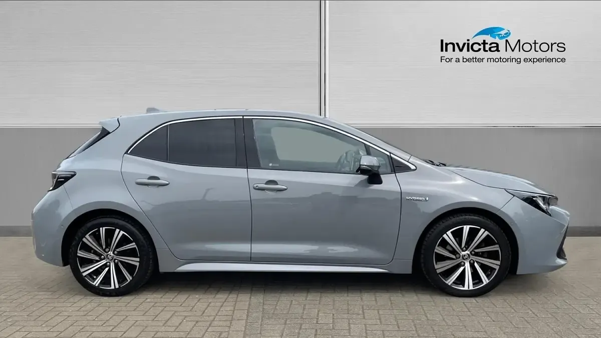 Used Toyota Corolla Design 122 HP (89 kW) 2021 Grey Hatchback