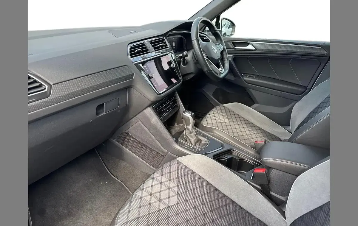 Used VW Tiguan R-line 150 HP (110 kW) 2022 White SUV