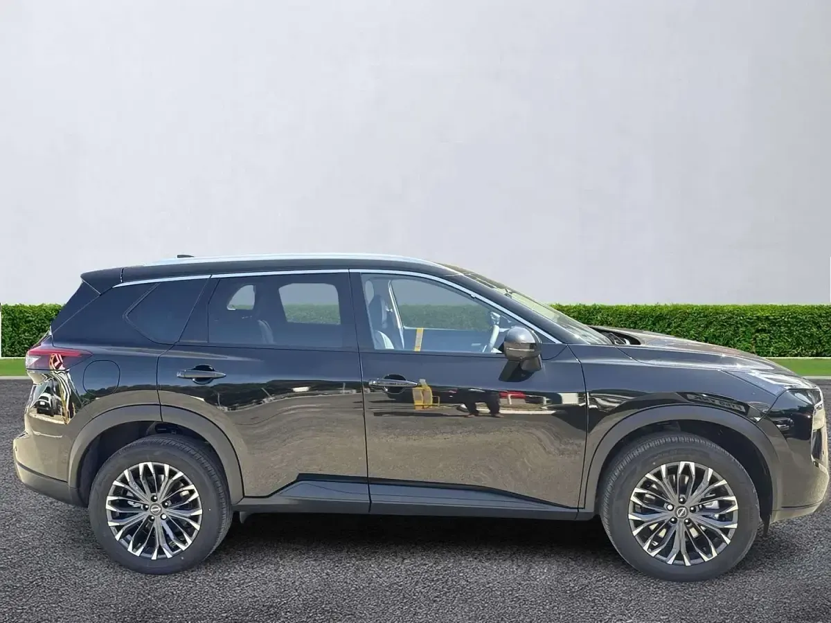 New Nissan X-Trail N-Connecta 213 HP (156 kW) 2026 Diamond black SUV