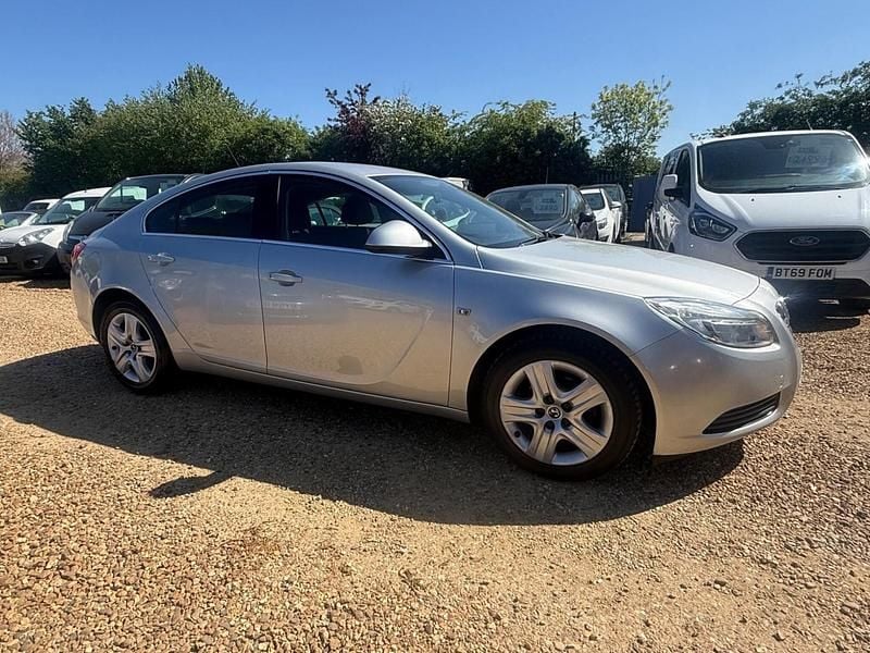 Second-hand Vauxhall Insignia 140 CP (102 kW) 2012 Argintiu Hatchback
