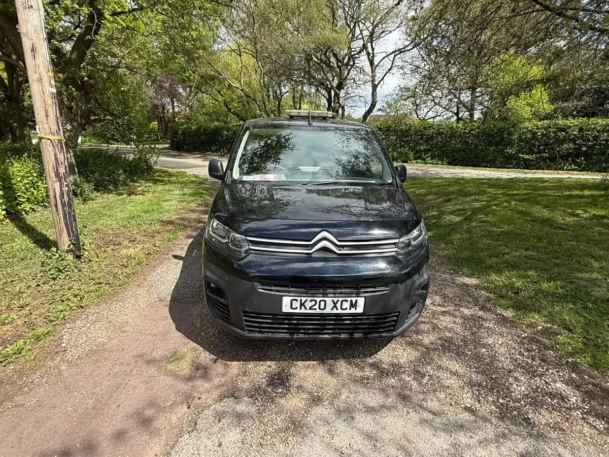 Używany Citroën Berlingo 2020 Czarny Minivan
