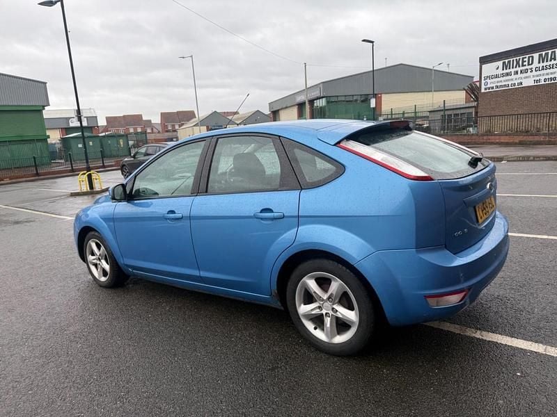 Used Ford Focus Zetec 100 HP (73 kW) 2009 Blue Hatchback