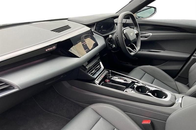 New Audi e-tron GT quattro Comfort 369 kW (503 HP) 2025 Daytona grey Sedan