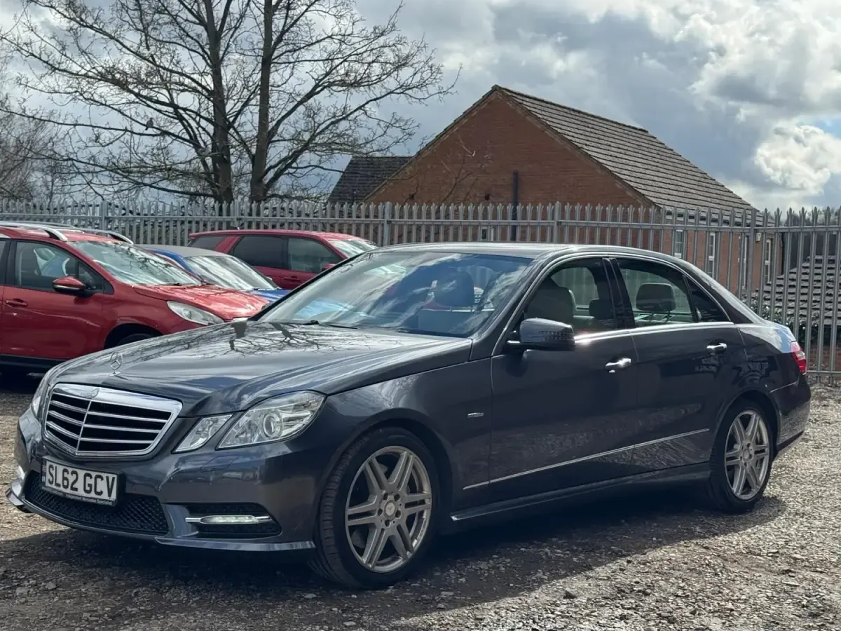 Używany Mercedes E350 265 KM (194 kW) 2012 Szary Sedan/Limuzyna