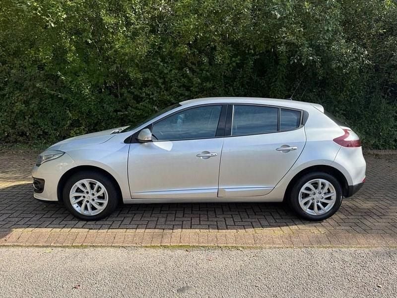 Used Renault Mégane III Dynamique 110 HP (80 kW) 2015 Silver Hatchback
