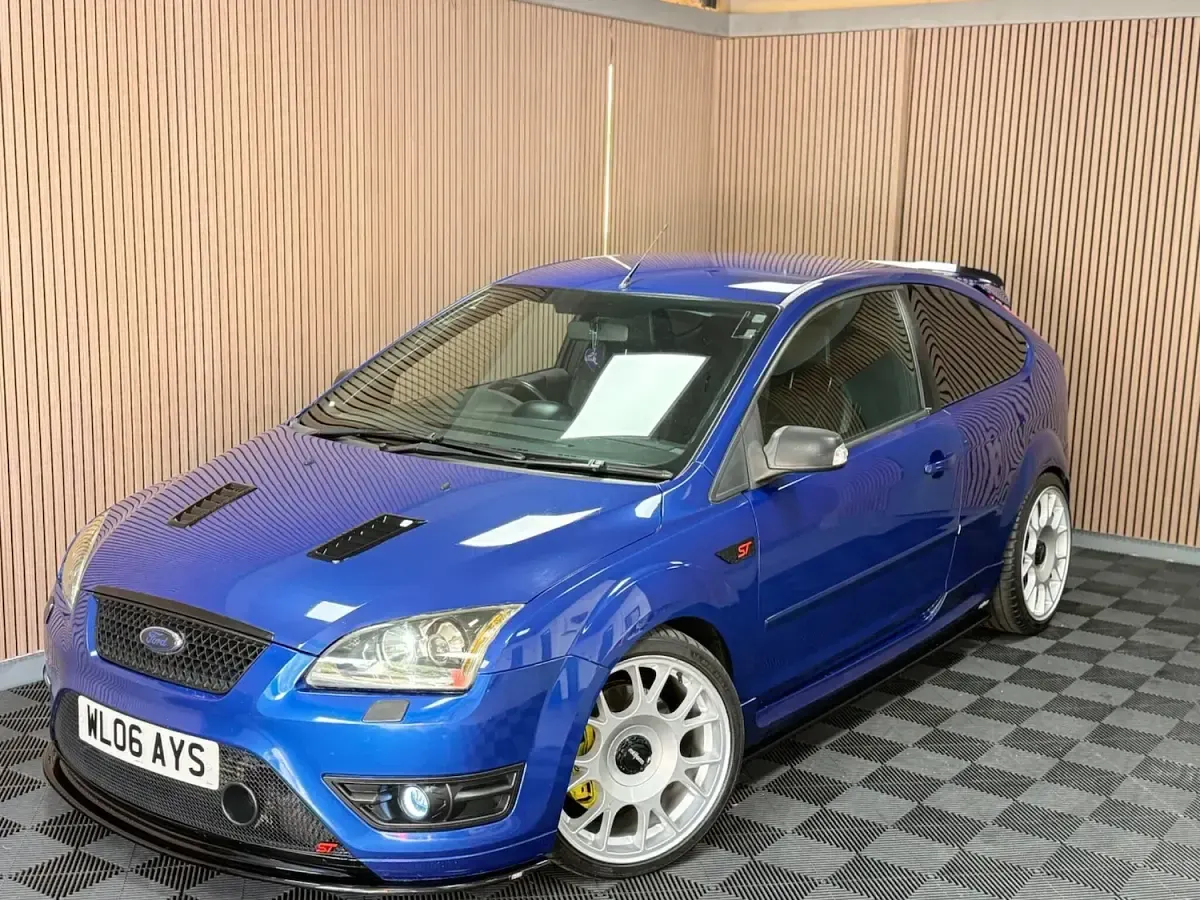 Used Ford Focus ST 320 HP (235 kW) 2006 Blue Hatchback