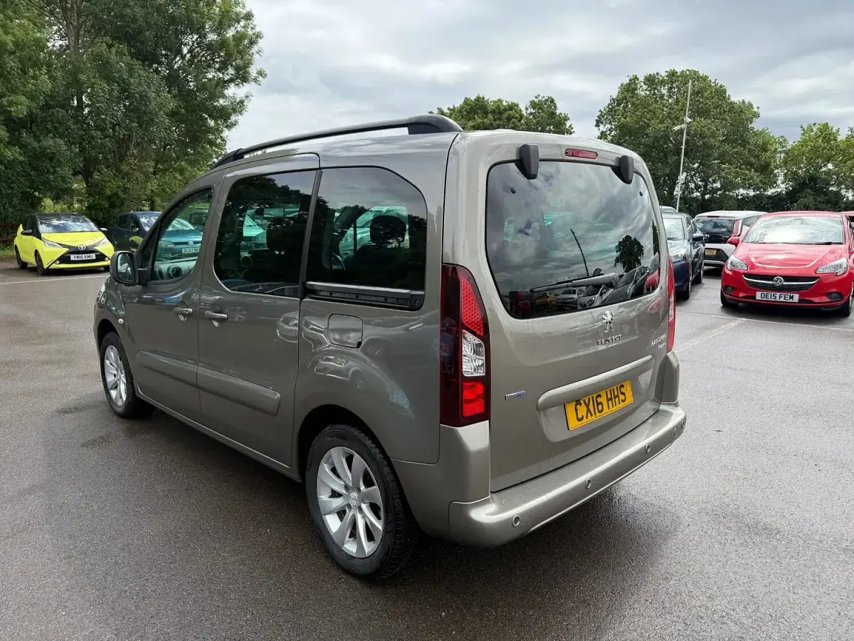 Used Peugeot Partner Tepee Allure 120 HP (88 kW) 2016 Bronze MPV