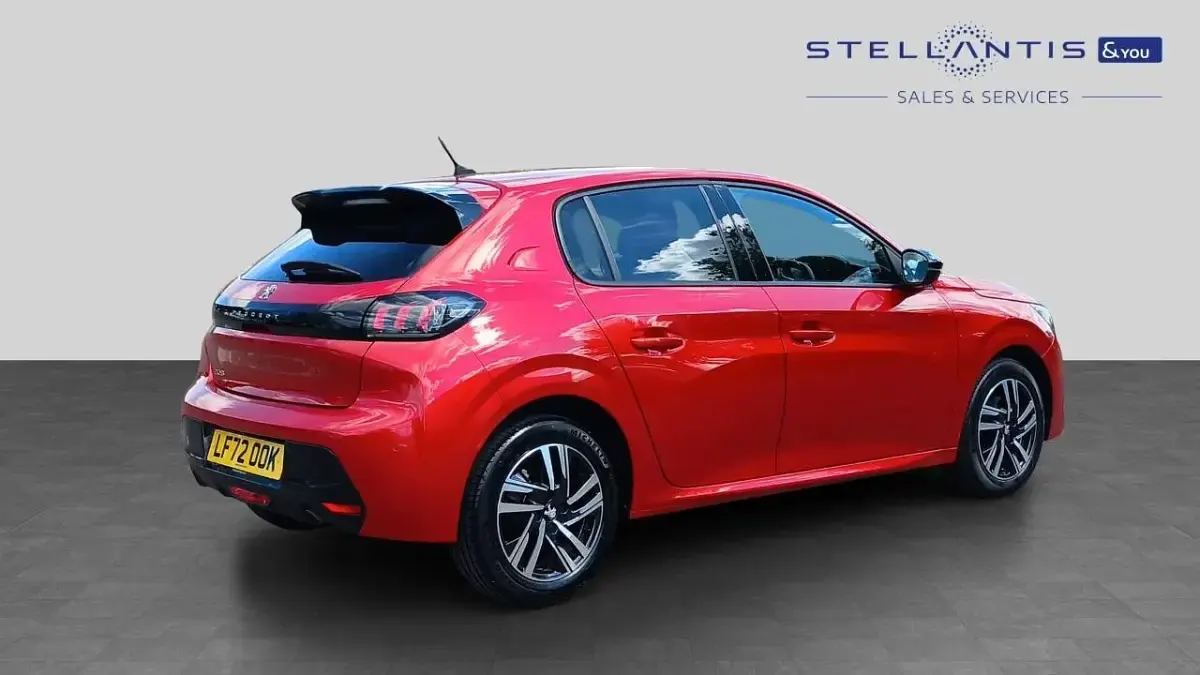 Used Peugeot 208 Allure+ 99 HP (72 kW) 2023 Red Hatchback