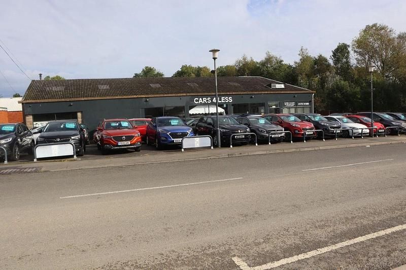 Used Toyota Yaris Hybrid 116 HP (85 kW) 2022 White Hatchback
