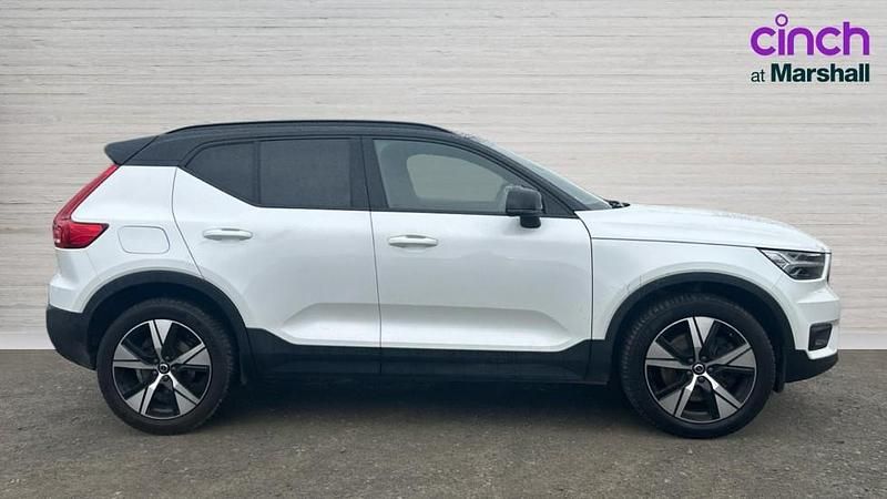 Used Volvo XC40 R-Design 262 HP (192 kW) 2021 White SUV