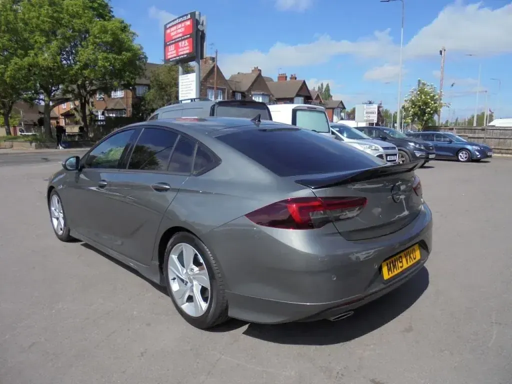 Second-hand Vauxhall Insignia SRi 165 CP (121 kW) 2019 Gri Hatchback