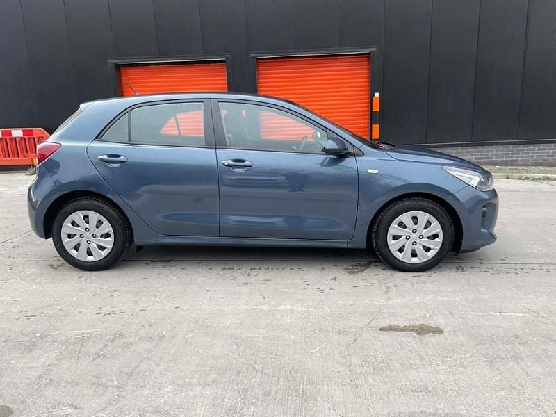 Used Kia Rio 84 HP (61 kW) 2018 Blue Hatchback