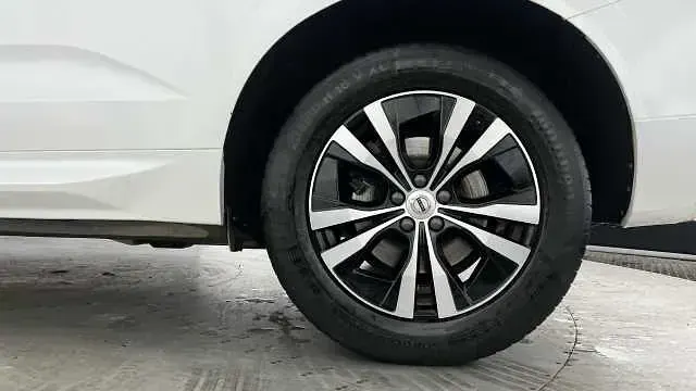 Used Volvo XC60 Momentum 250 HP (183 kW) 2022 White SUV