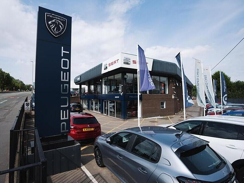 Grey Used 2024 Peugeot 5008 GT MPV | £25,465 (Fair price) - Image 1/1