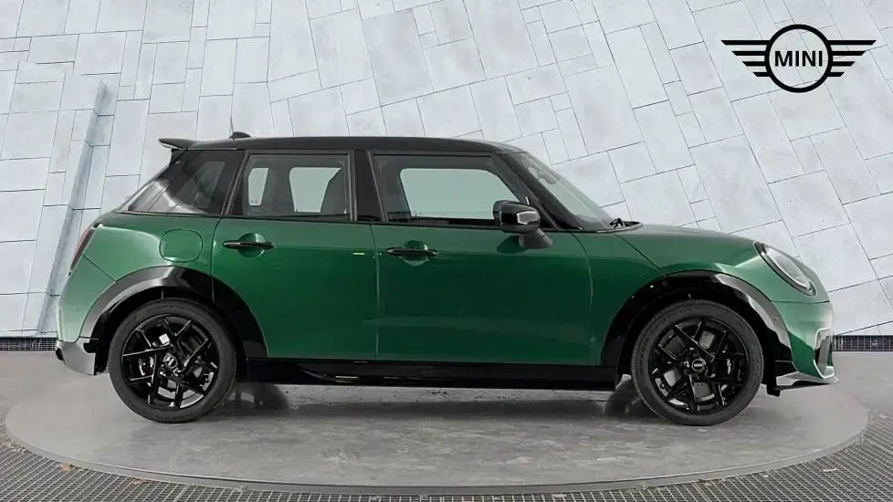Used Mini Cooper Hatch 113 kW (154 HP) 2026 Green Hatchback