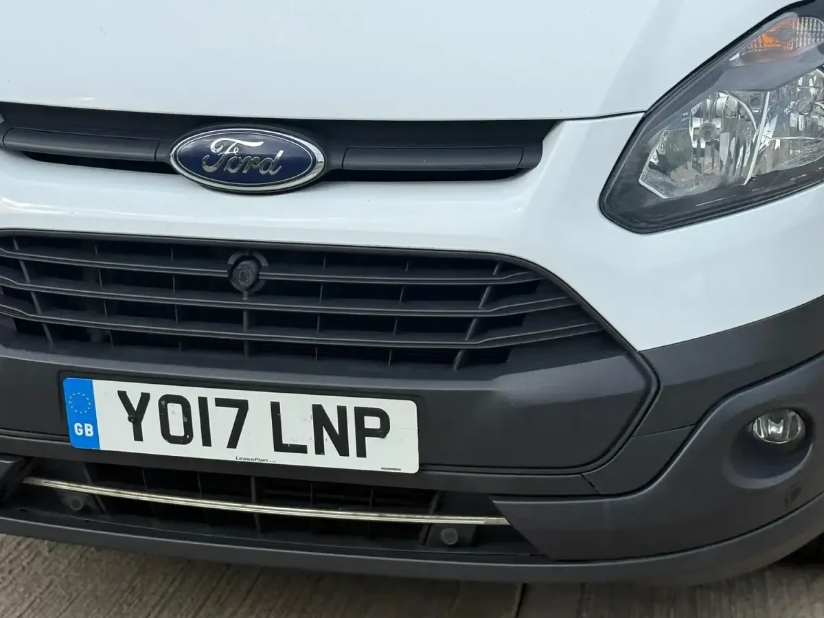 Used Ford Transit Custom 105 HP (77 kW) 2017 White Van
