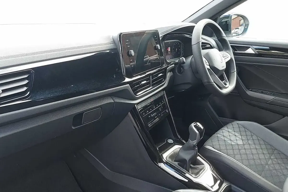 New VW T-Roc Black Edition 150 HP (110 kW) 2026 Pure white/black roof SUV