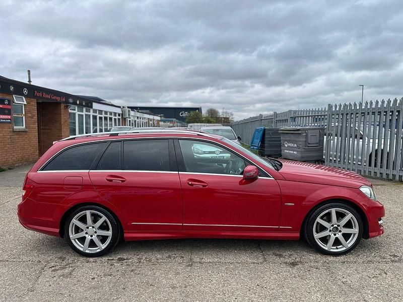 Used Mercedes C180 2012 Red Estate