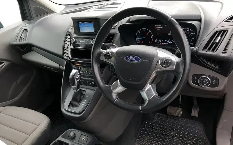 Usado Ford Tourneo Titanium 120 CV (88 kW) 2021 Familiar