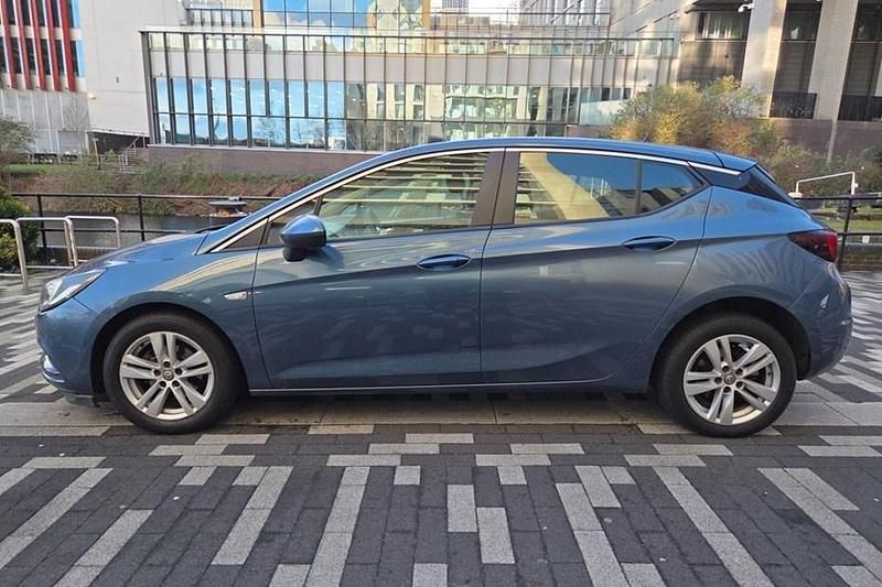 Used Vauxhall Astra Design Edition 2016 Blue Hatchback