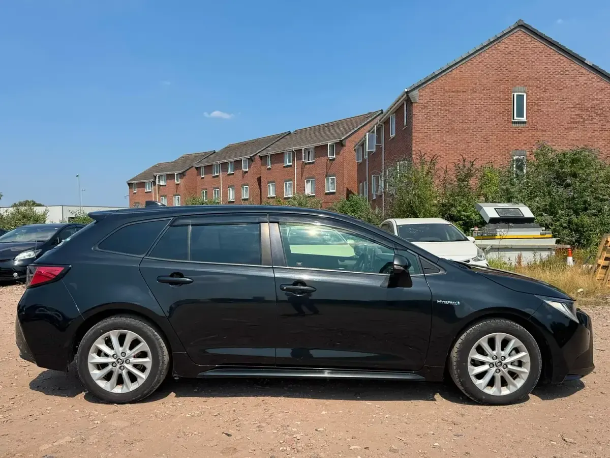 Used Toyota Corolla 122 HP (89 kW) 2020 Black Estate