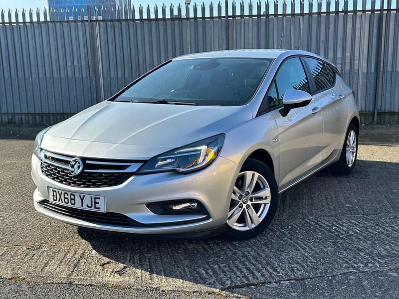 Used Vauxhall Astra Design Edition 110 HP (80 kW) 2018 Silver Hatchback