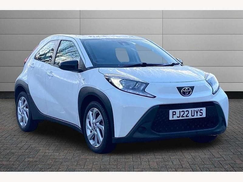 White Used 2022 Toyota Aygo PURE Hatchback | £10,350 (Fair price) - Image 1/3
