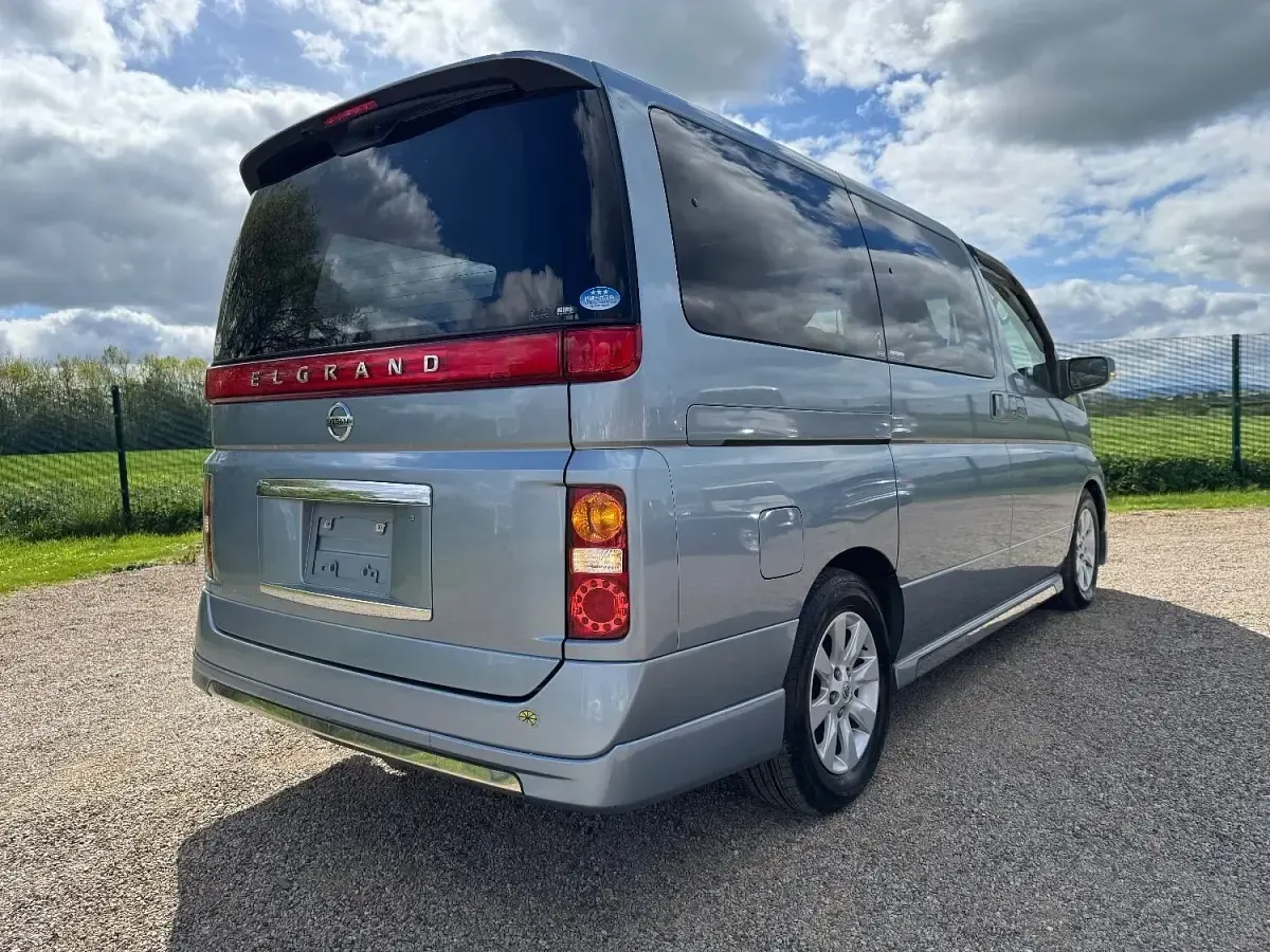 Usado Nissan Elgrand 2005 Azul Monovolumen