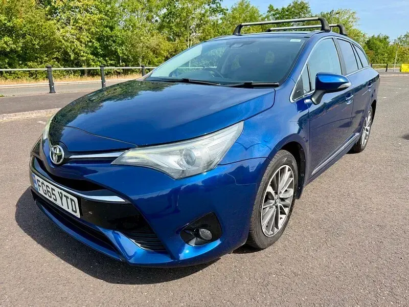Used Toyota Avensis Business Edition 112 HP (82 kW) 2015 Blue Estate