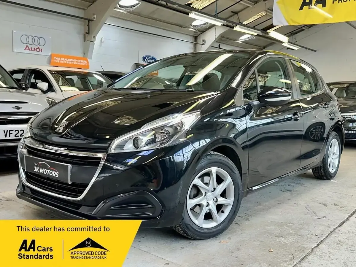 Używany Peugeot 208 Active 2016 Czarny Hatchback