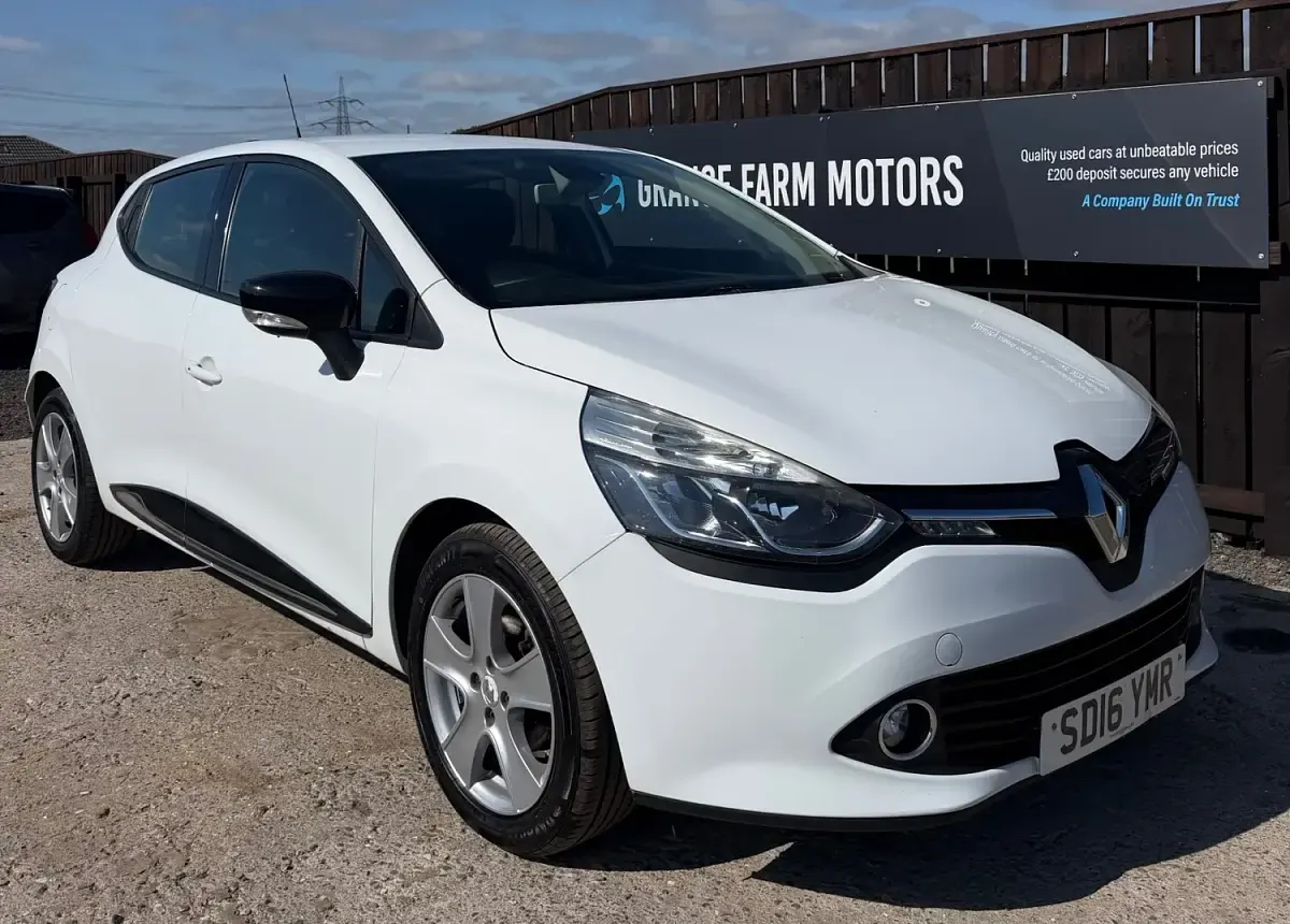 Used Renault Clio Dynamique 2016 White Hatchback