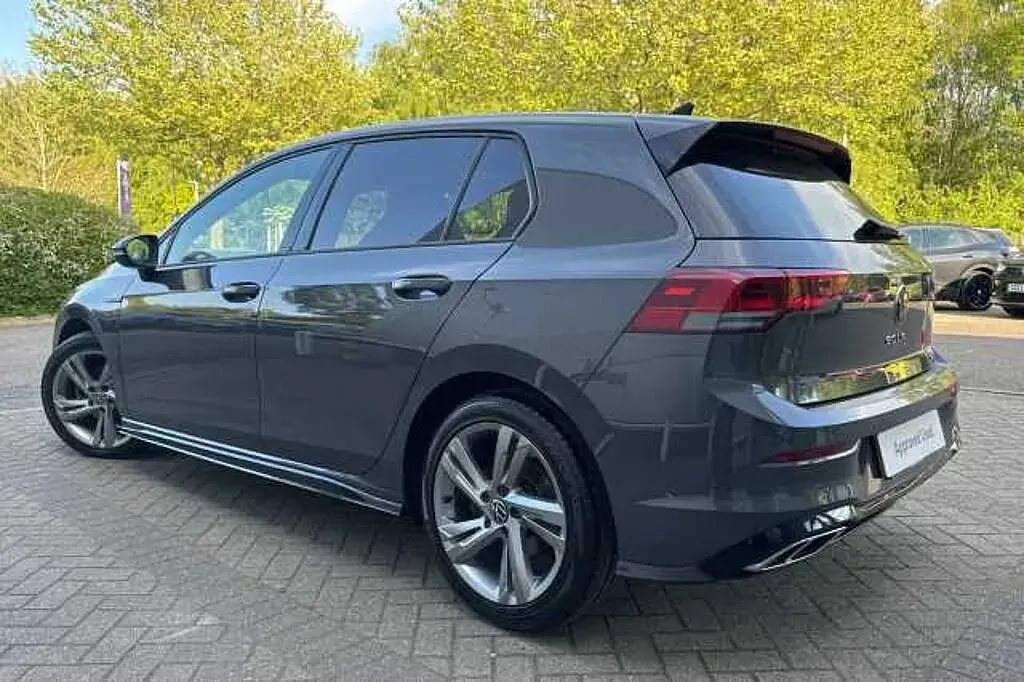 Second-hand VW Golf VIII 150 CP (110 kW) 2023