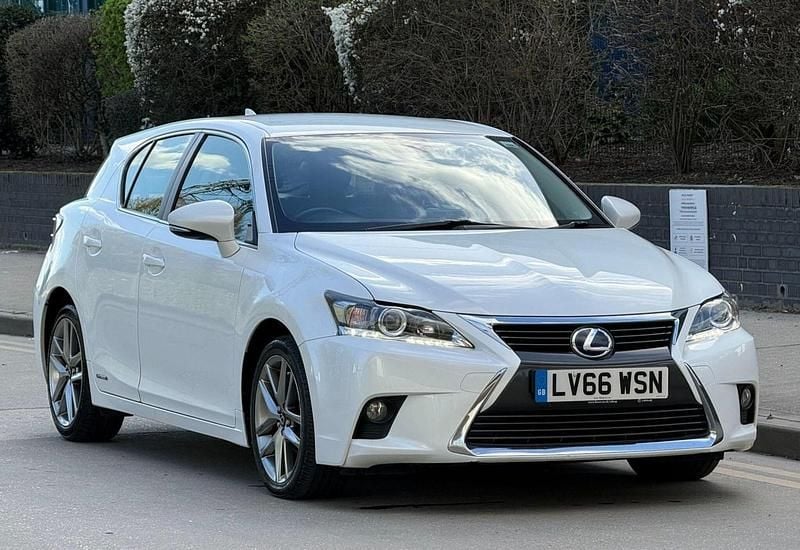 Used Lexus CT200h Executive Line 2017 White Hatchback