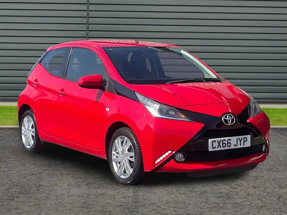 Used Toyota Aygo x-press 69 HP (50 kW) 2016 Hatchback