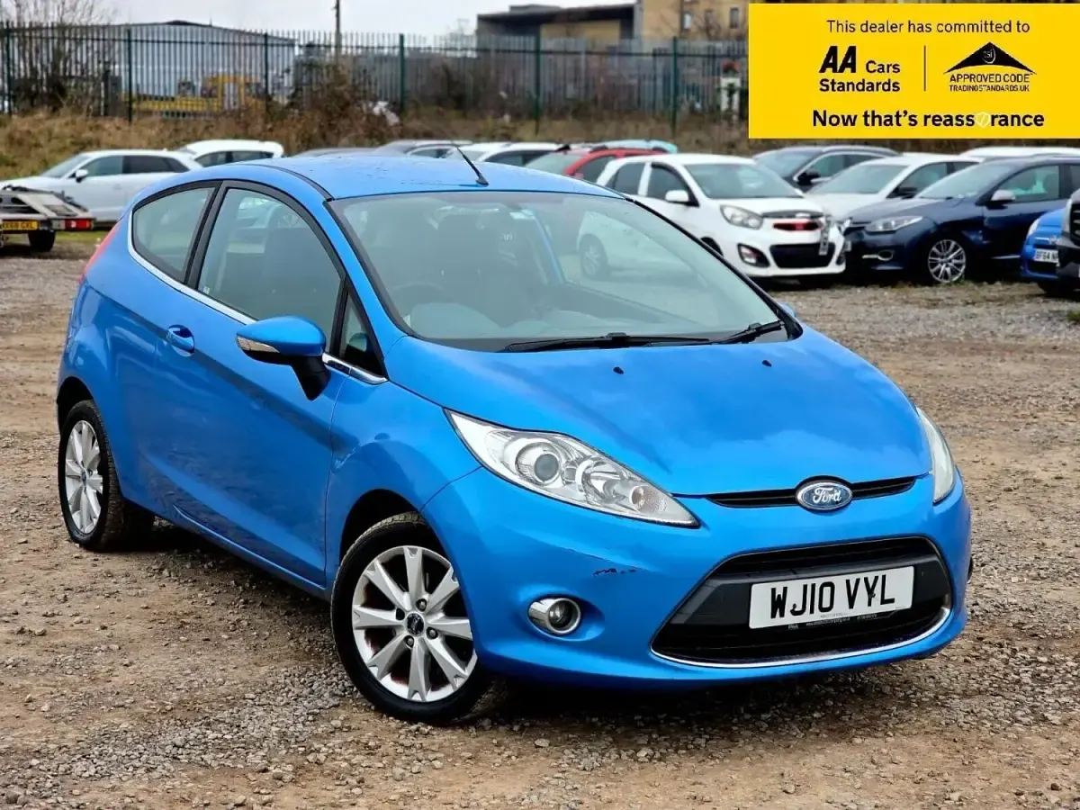Usado Ford Fiesta Zetec 82 HP (60 kW) 2010 Azul Citadino