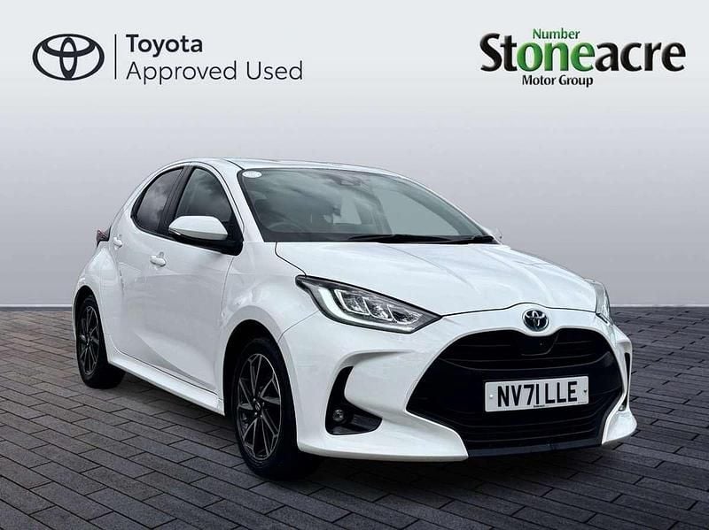 White Used 2022 Toyota Yaris Hybrid Design Hatchback | £14,250 (Fair price) - Image 1/2
