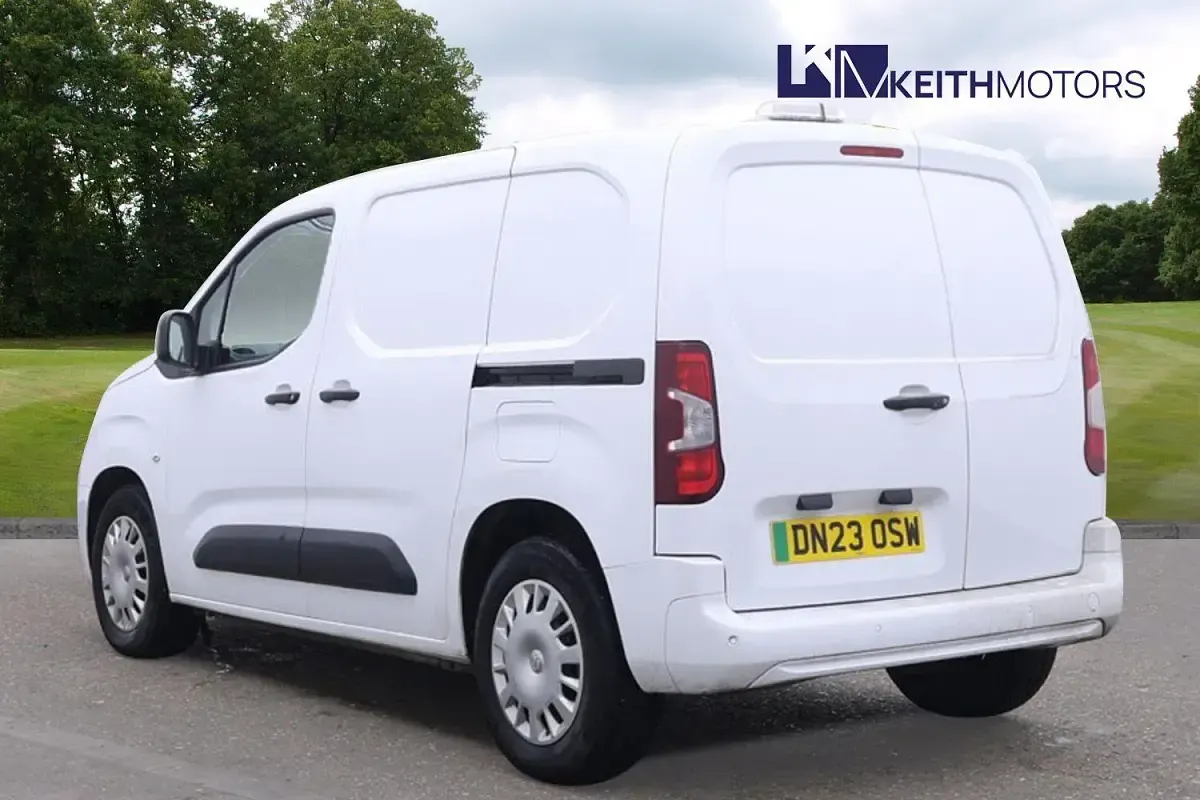 Used Vauxhall Combo Sportive 100 kW (136 HP) 2023 White MPV