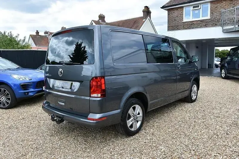 Second-hand VW Transporter Highline 2024 Gri Van
