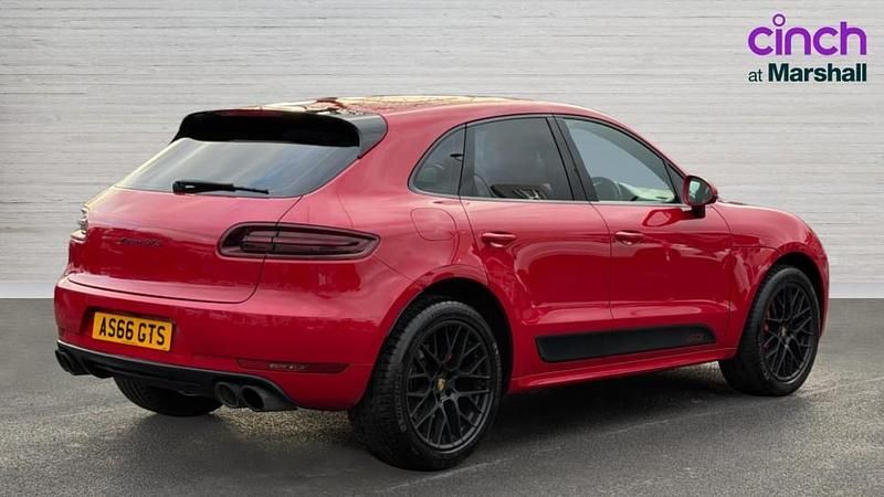 Used Porsche Macan 360 HP (264 kW) 2016 Red SUV