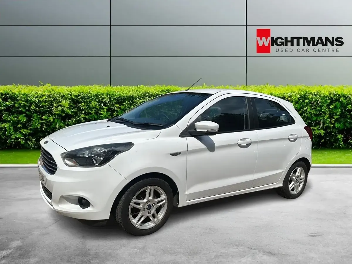 Used Ford Ka Plus Zetec 85 HP (62 kW) 2016 White Hatchback