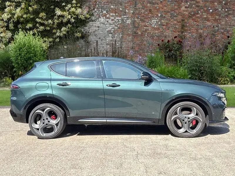 Used Alfa Romeo Tonale 174 HP (127 kW) 2026 Green SUV