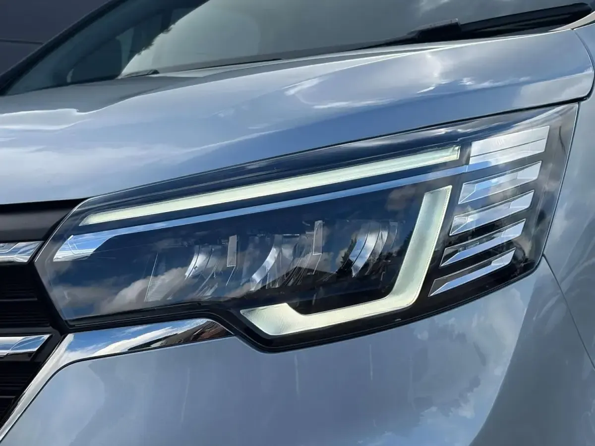 New Renault Trafic 2026 Grey MPV