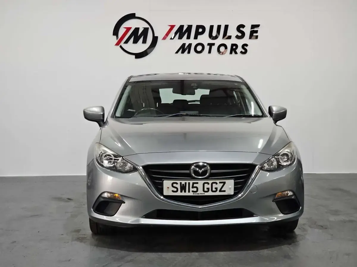 Usado Mazda 3 100 HP (73 kW) 2015 Prateado Citadino