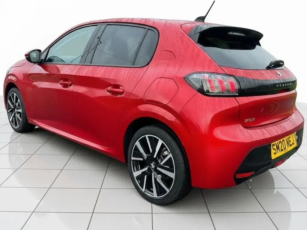 Used Peugeot 208 Allure Premium 75 HP (55 kW) 2020 Red Hatchback
