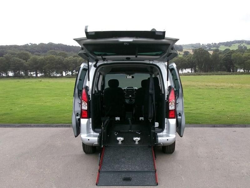 Used Peugeot Partner Allure 100 HP (73 kW) 2019 Silver MPV