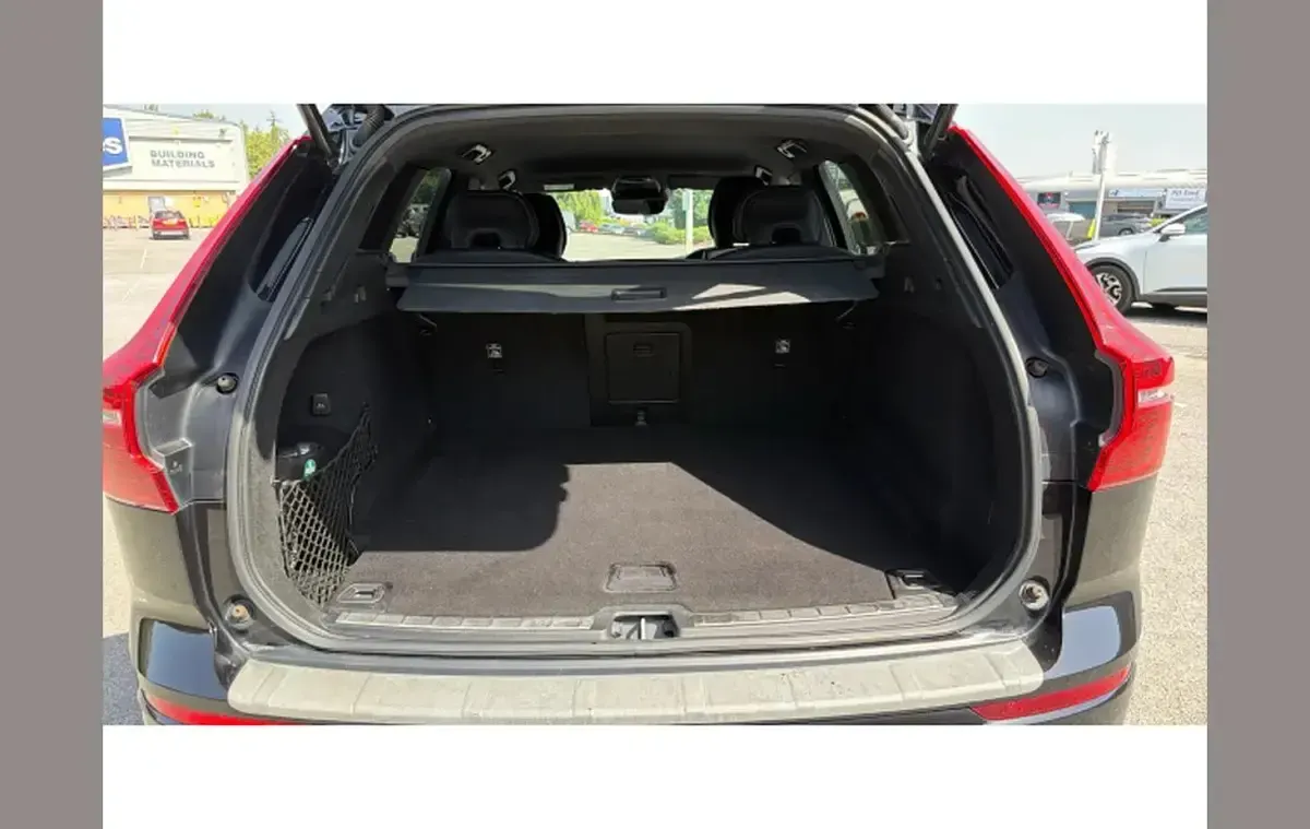 Used Volvo XC60 R-Design 250 HP (183 kW) 2019 Black SUV