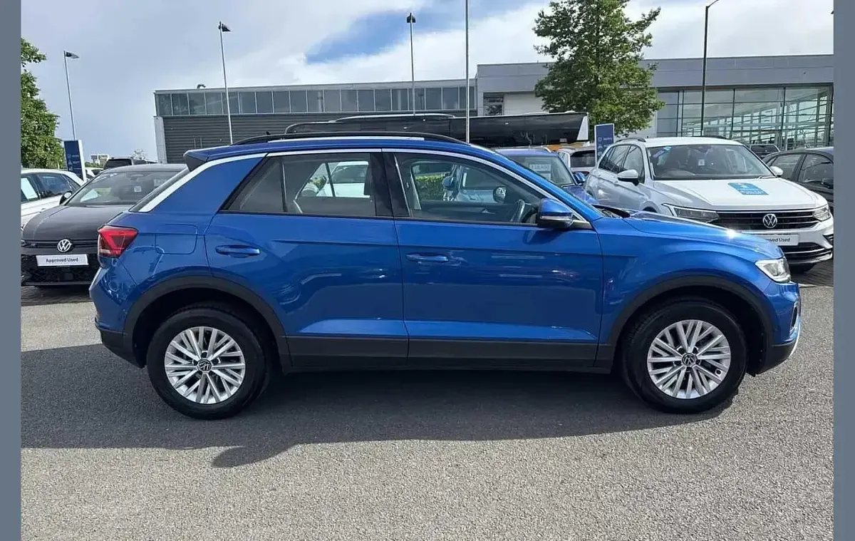 Used VW T-Roc Life 110 HP (80 kW) 2022 Blue SUV