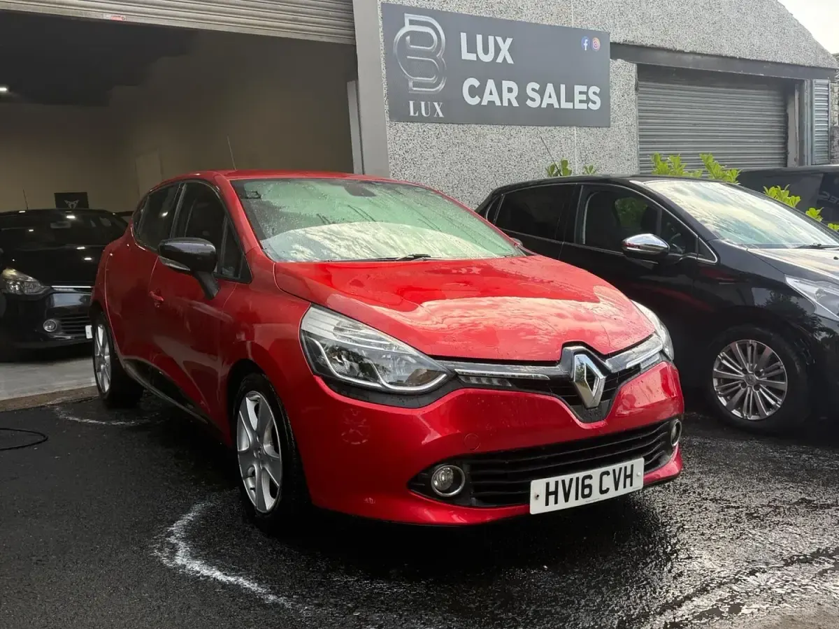 Used Renault Clio Dynamique 75 HP (55 kW) 2016 Red Hatchback