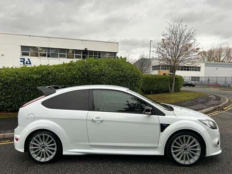 Used Ford Focus RS 301 HP (221 kW) 2009 White Hatchback