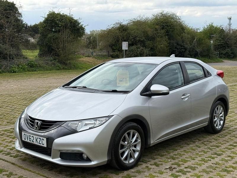 Begagnad Honda Civic EX 142 HK (104 kW) 2012 Silver Halvkombi